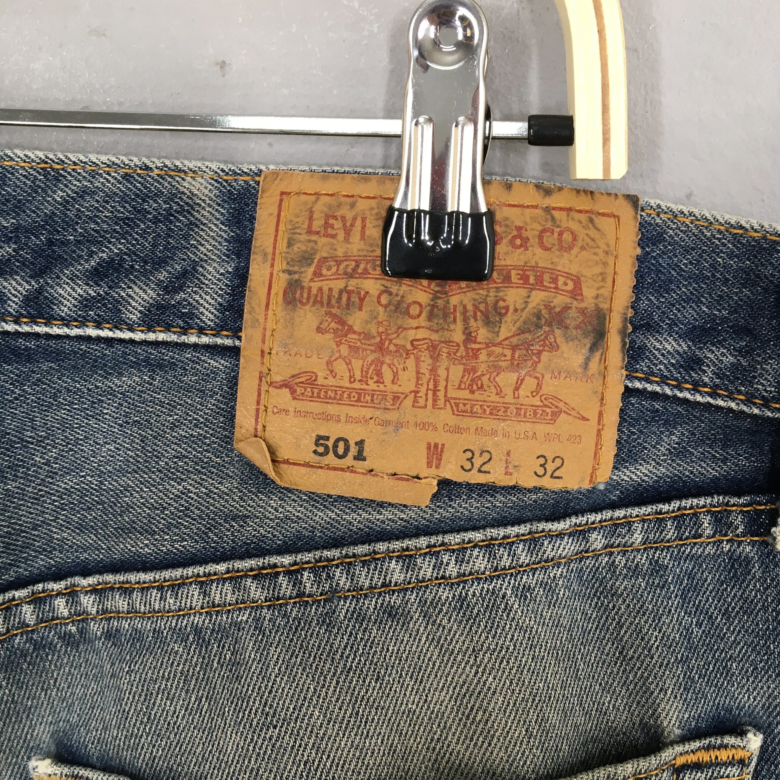 Levi's 501 Faded Distressed Jeans Size 31x29